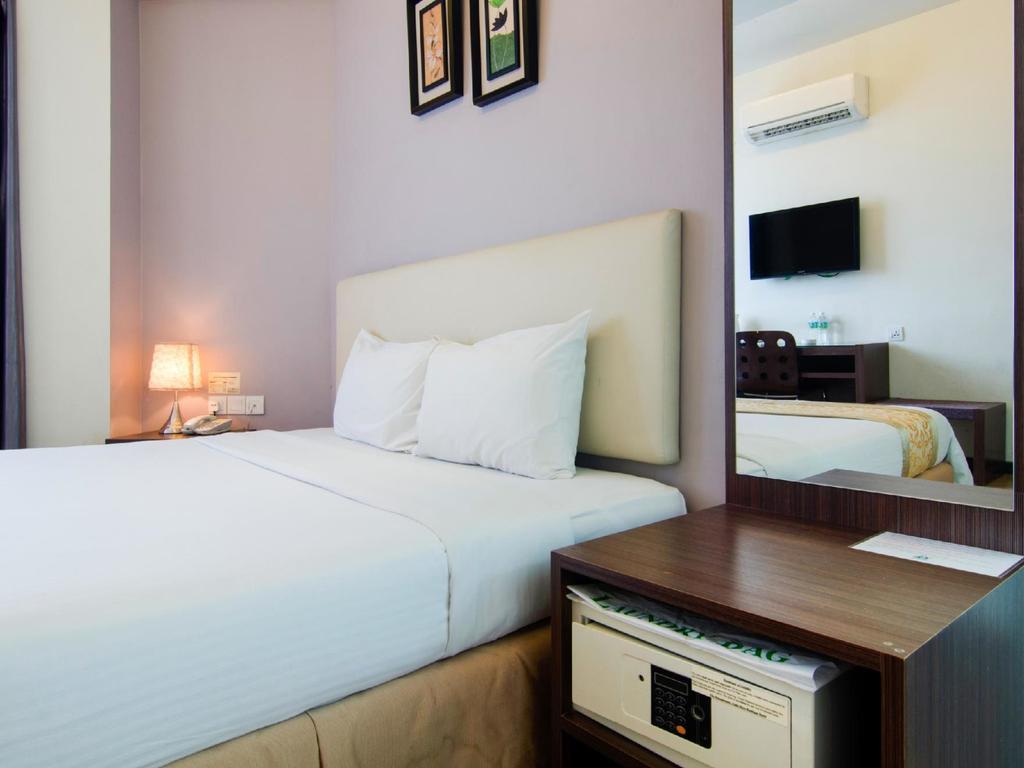 Eight Days Boutique Hotel - Mount Austin Johor Bahru Extérieur photo