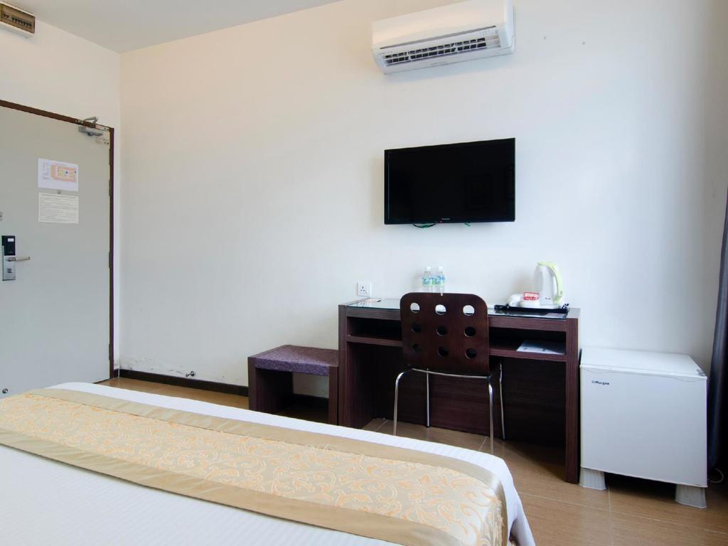 Eight Days Boutique Hotel - Mount Austin Johor Bahru Extérieur photo