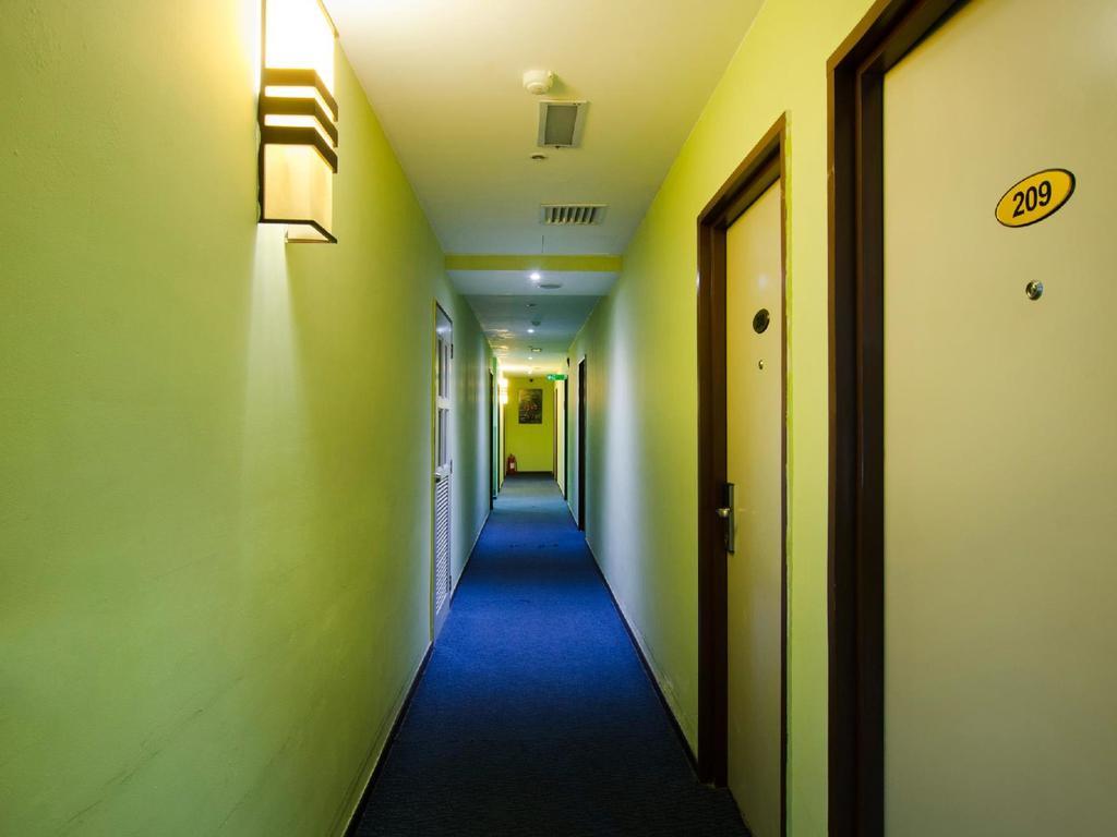 Eight Days Boutique Hotel - Mount Austin Johor Bahru Extérieur photo