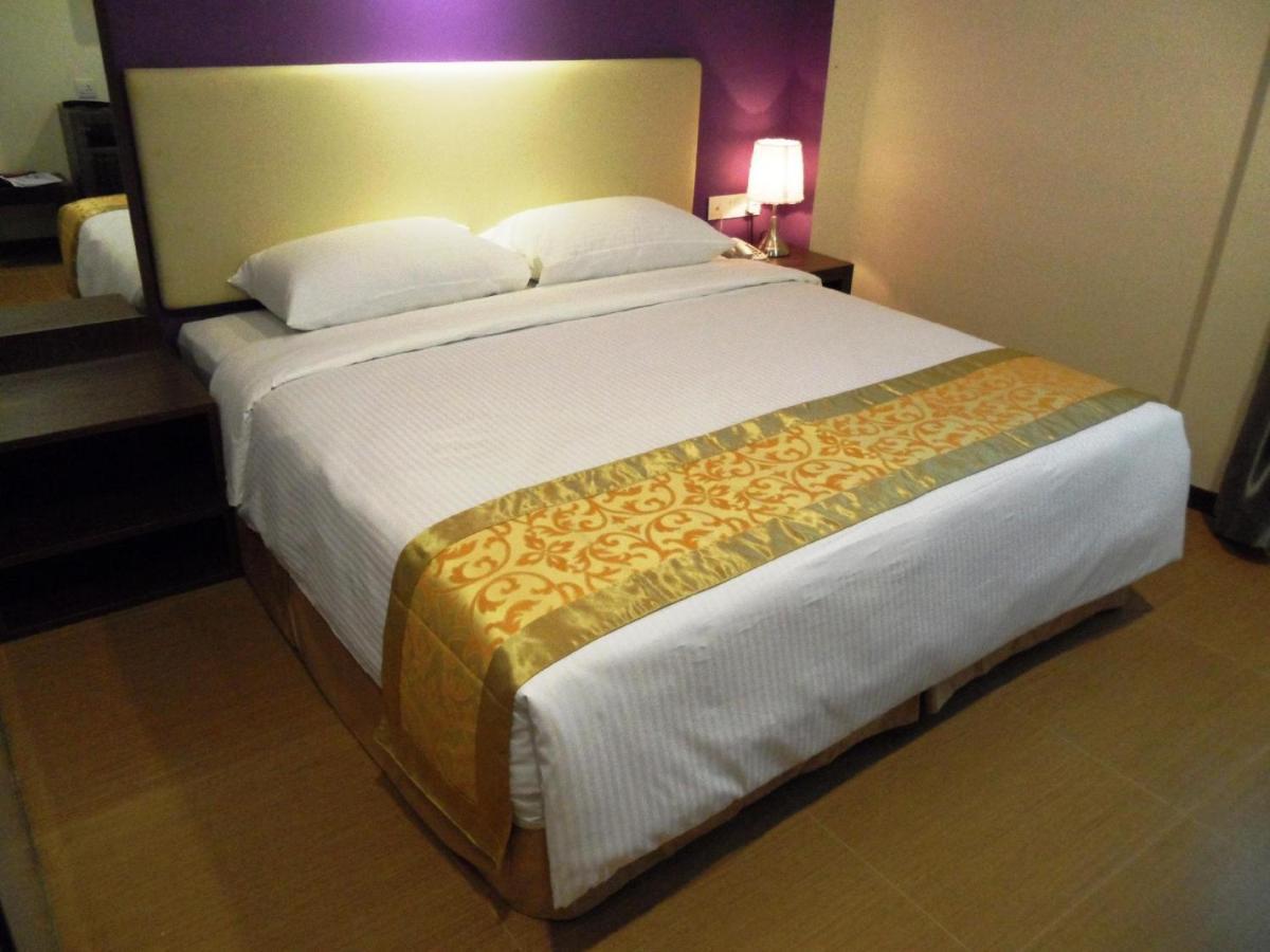 Eight Days Boutique Hotel - Mount Austin Johor Bahru Extérieur photo
