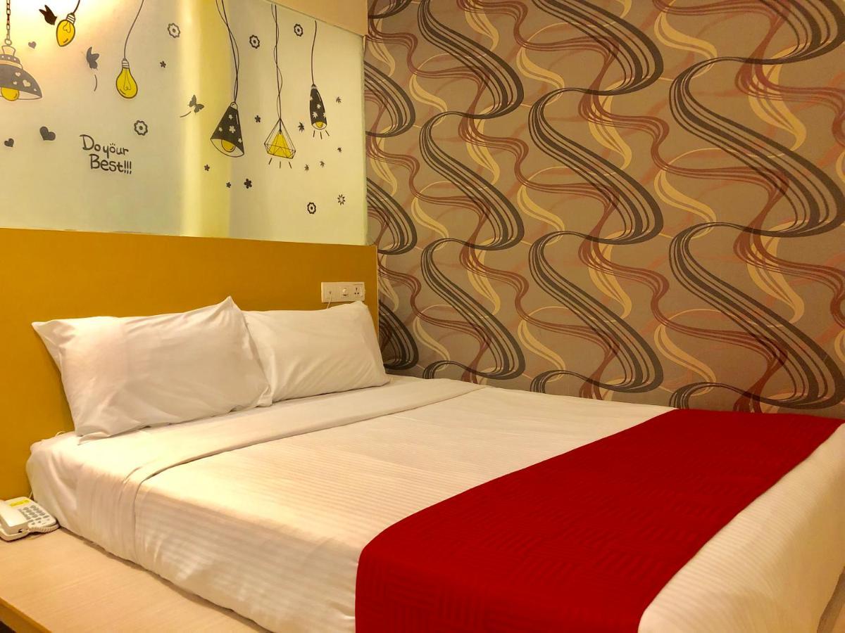 Eight Days Boutique Hotel - Mount Austin Johor Bahru Extérieur photo